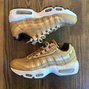 Women’s NIKE AIR MAX ‘95 QS Metallic Gold Running Shoes (814914-700)